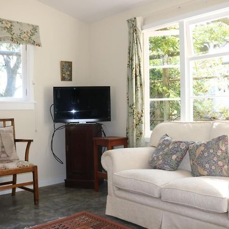 The Leafy Flat Apartment Havelock North Exterior photo